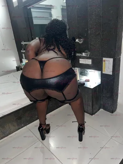 Bella Negra Voluptuosa