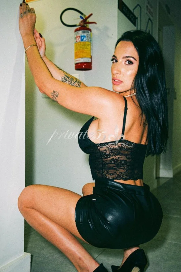 Photo 8 of Thais Vargas