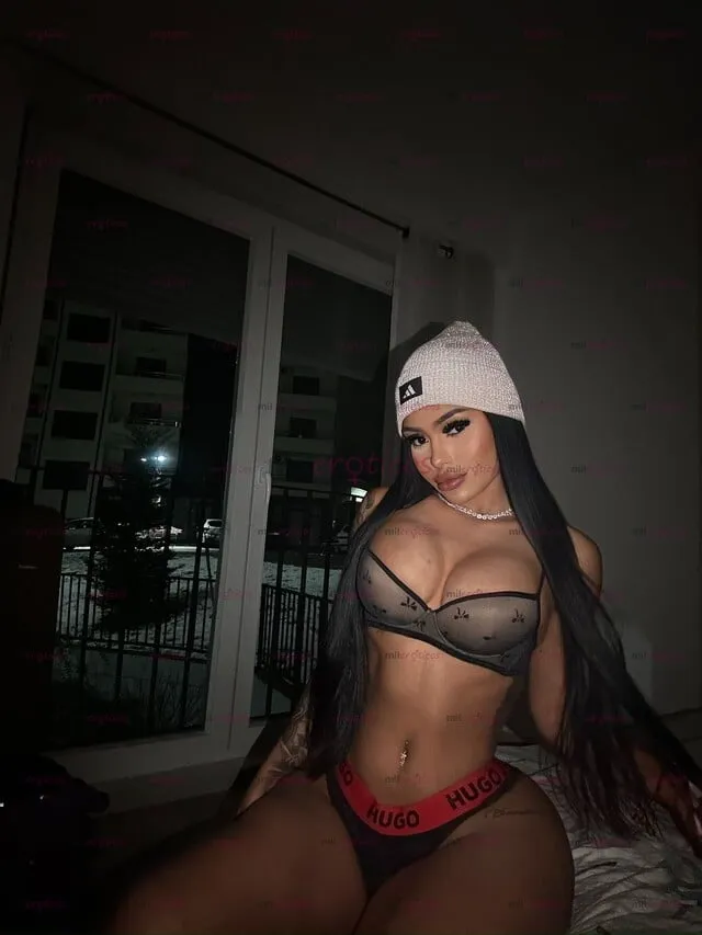 Foto de portada de anuncio de prepago Zahara en Medellín