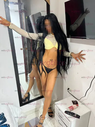 Foto de prepago tatuada elegante